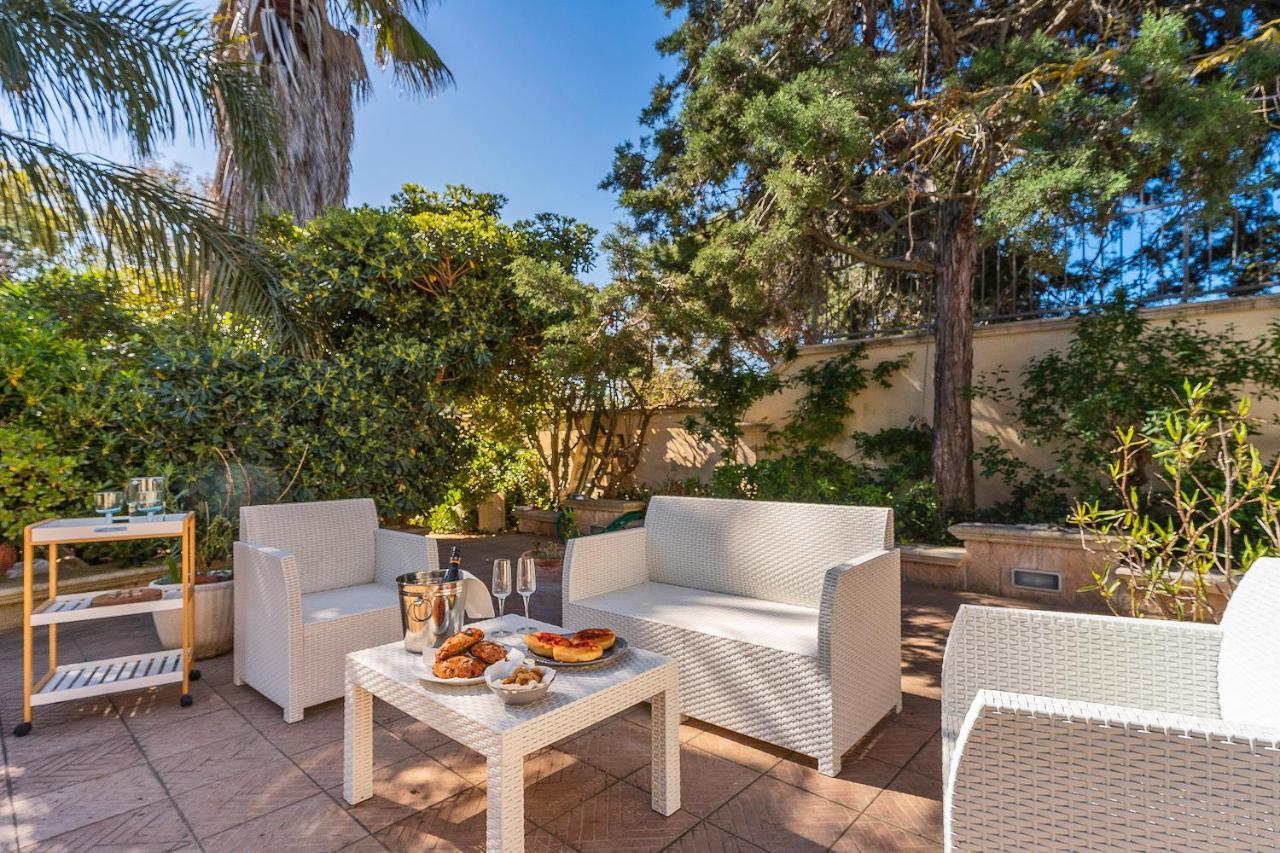 Garden View Near The Sea Bed and Breakfast Lecce Buitenkant foto